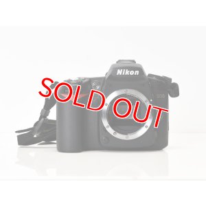 中央撮像素子部分の白点は、撮影時のストロボによる反射です。