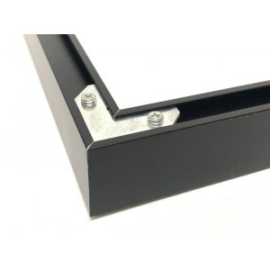 コーナーコネクターセット ×4　コーナーに差し込んでフレームを固定する部品です。　