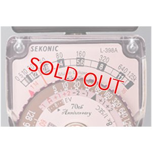 「70th Anniversary」の文字をタイム銘板に刻印。